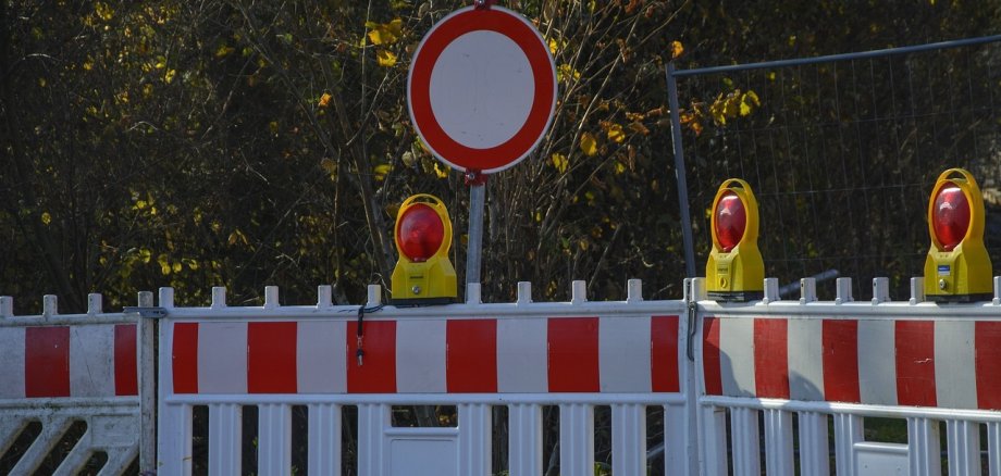 Sie sehen: eine Straßenabsperrung